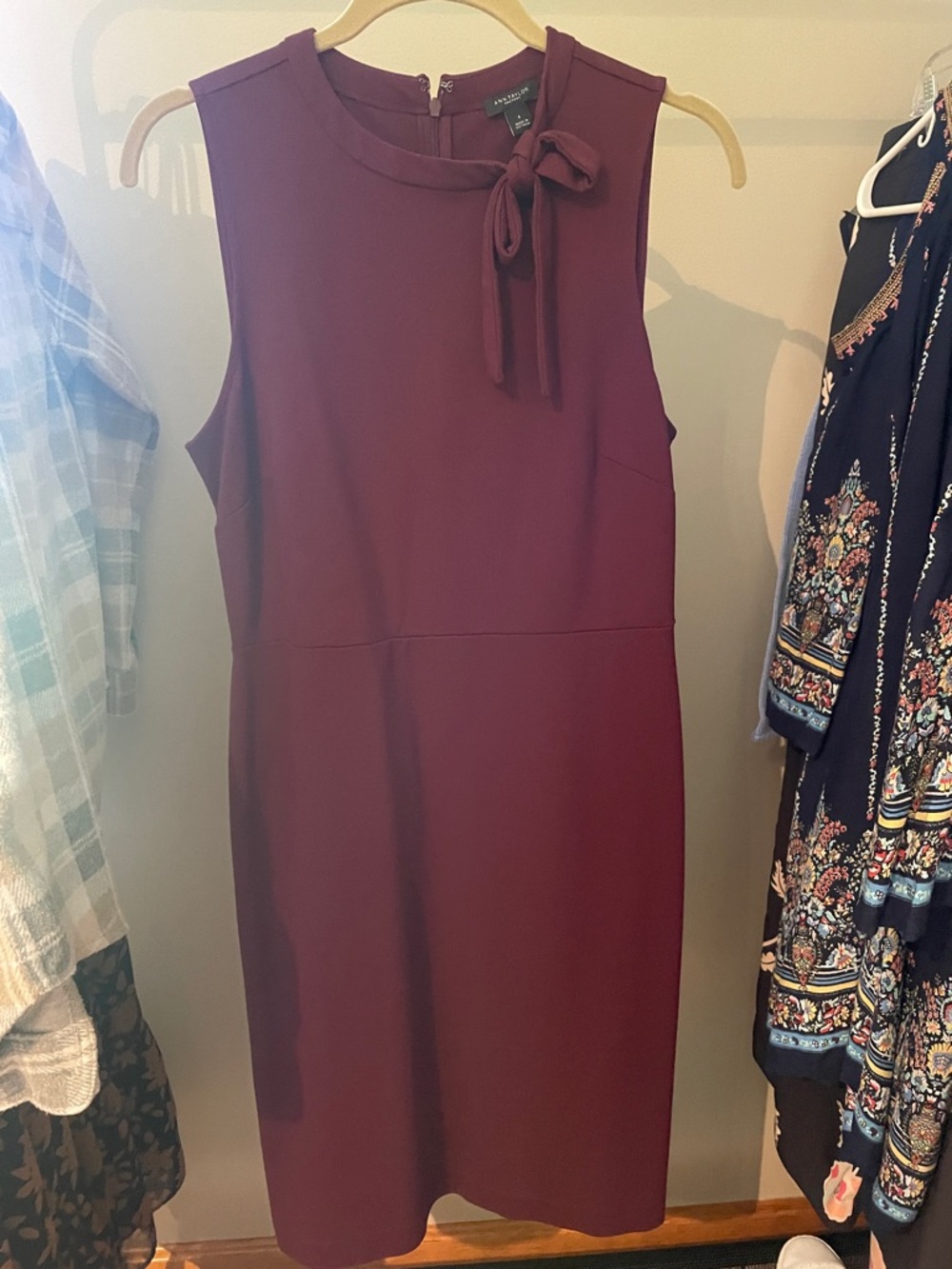 Ann Taylor Sleeveless Bow-Neck Sheath Dress in Burgundy